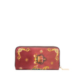 Back of the vegan leather the Queen bifold zip wallet, part of THE QUEEN 3 PIECE SET (Handbag, Crossbody, Wallet). A captivating and stunning baroque-inspired print of a style queen fit for the royal family. Burgundy red and dark teal colorway with gold-tone hardware. Main zip closure.